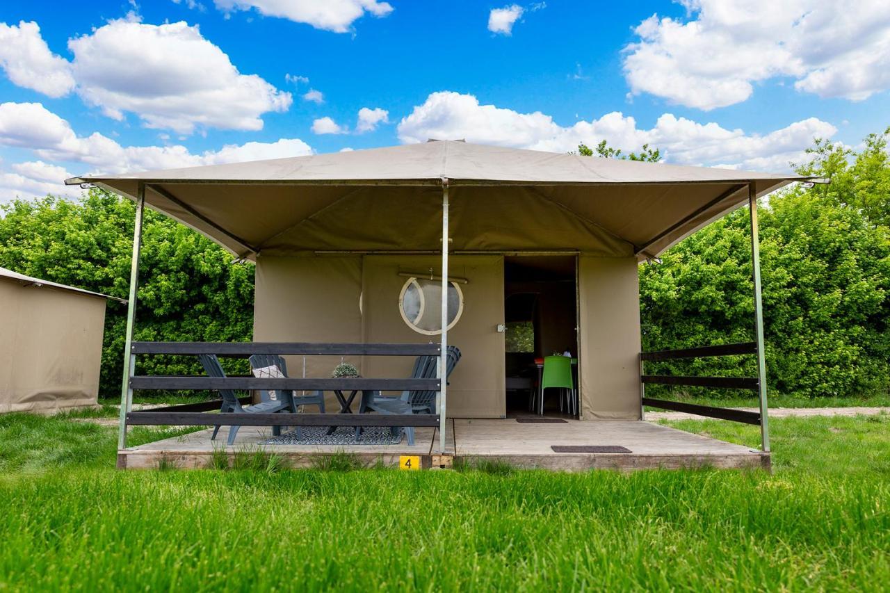 Boerderij Camping Nixhoeve Genderen Buitenkant foto